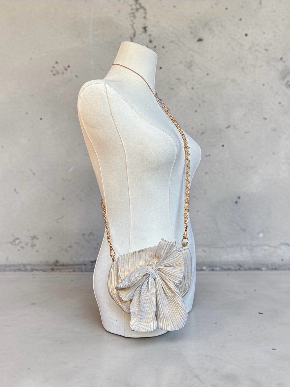 Women’s Cream Bow Crossbody Bag with Gold Chain